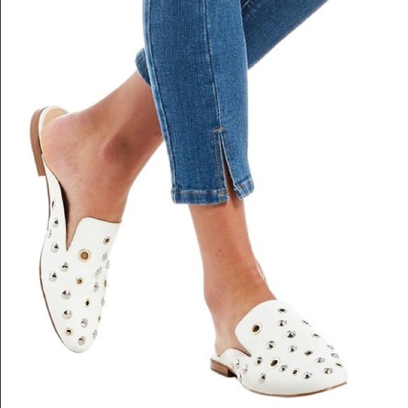 Gianni Bini White Leather TrendSetta studded mules size 8 - Picture 1 of 11
